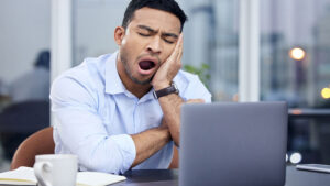 چرا با احساس خستگی زیاد از خواب بیدار می شوید!؟